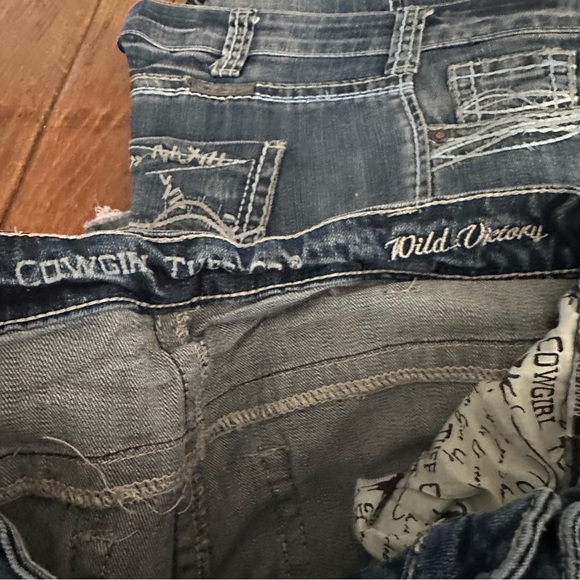 Worn once Cowgirl Tuff Victory Boot Cut Jeans with Cross Cream Embroidery 26x35 - Picture 6 of 7